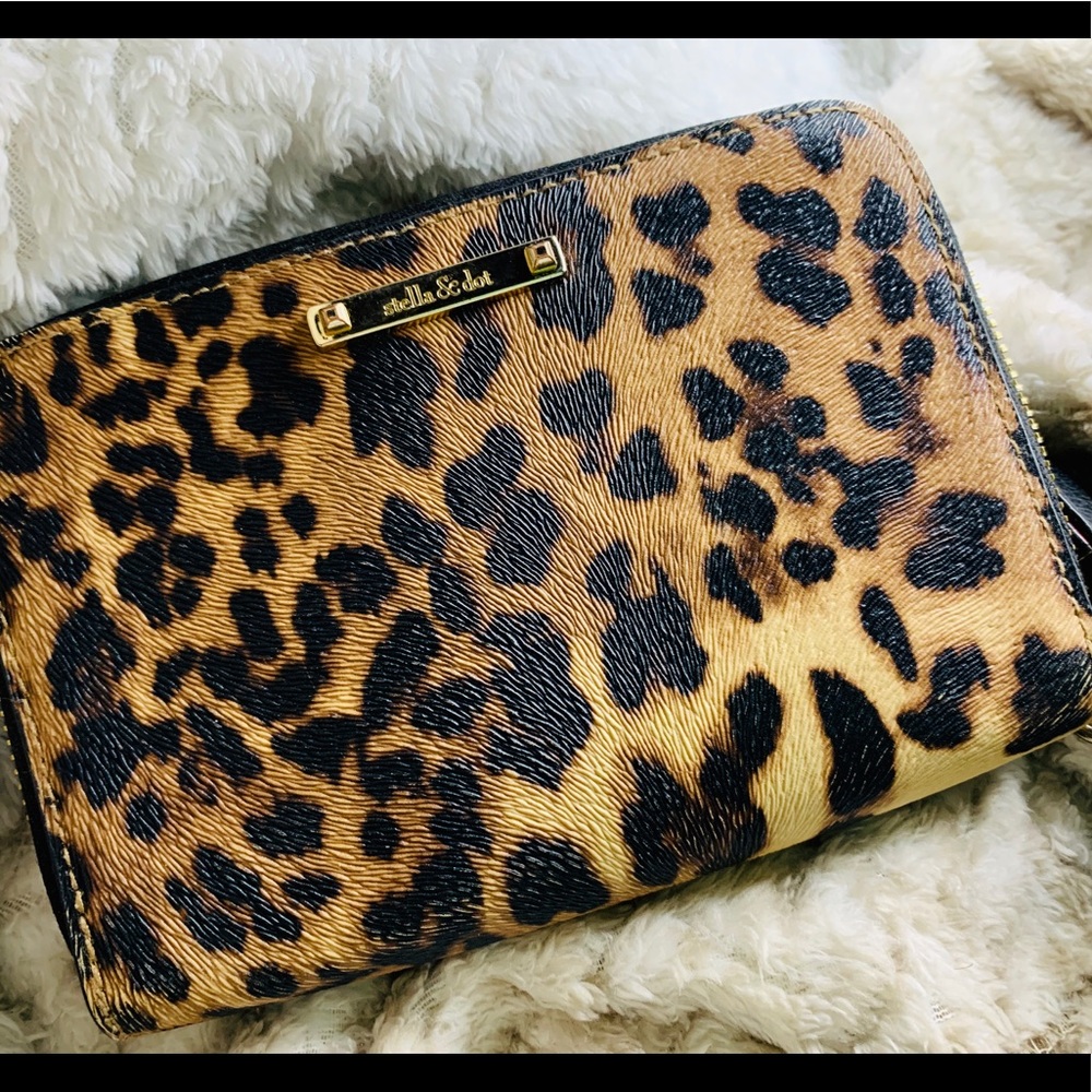 Stella & dot “ leopard” small size wallet!!